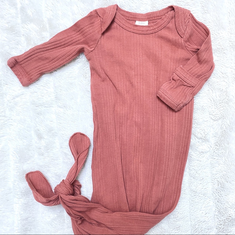 Kate Quinn 0-3M ribbed organic cotton knotted gown